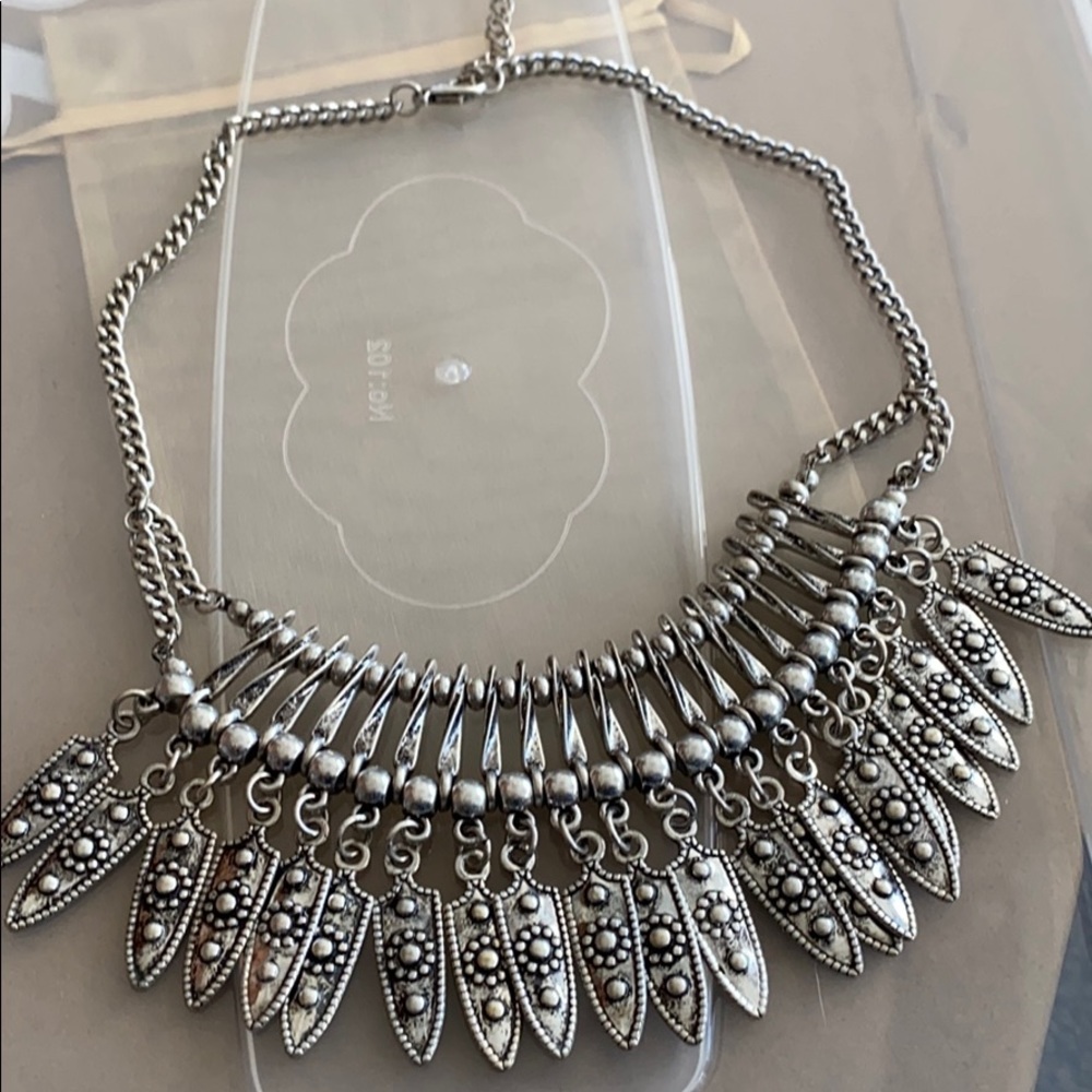 Never worn! Silver Dangle Fashion Necklace